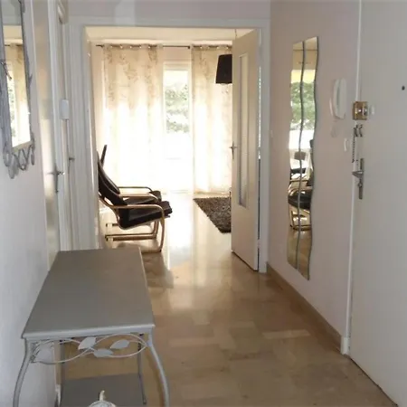 F2 Avec Terrasse, 3 Pers, Proche Cures Et Centre-ville, Amelie-les-bains - Fr-1-703-117