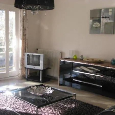 F2 Avec Terrasse, 3 Pers, Proche Cures Et Centre-ville, Amelie-les-bains - Fr-1-703-117 Апартаменты Амели-ле-Бен-Палальда