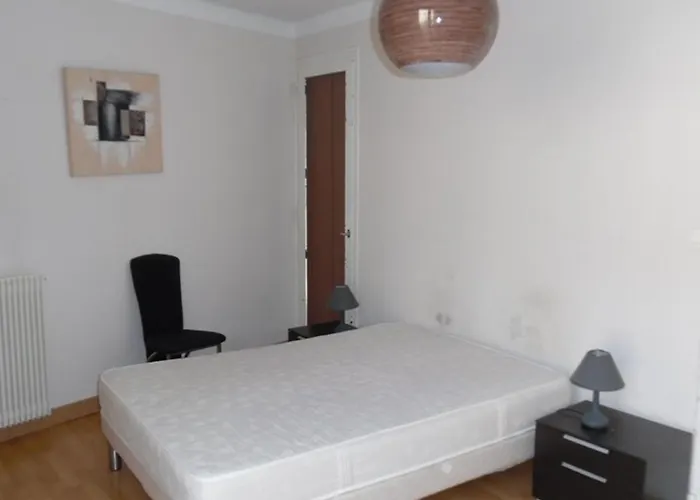 F2 Avec Terrasse, 3 Pers, Proche Cures Et Centre-ville, Amelie-les-bains - Fr-1-703-117