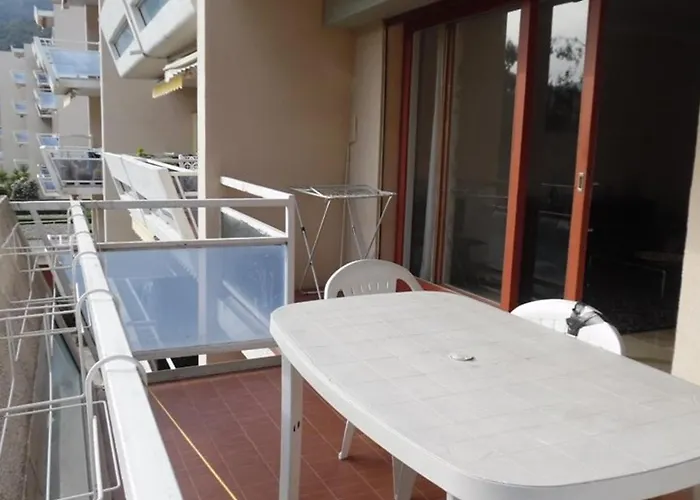 شقة F2 Avec Terrasse, 3 Pers, Proche Cures Et Centre-ville, Amelie-les-bains - Fr-1-703-117 *
