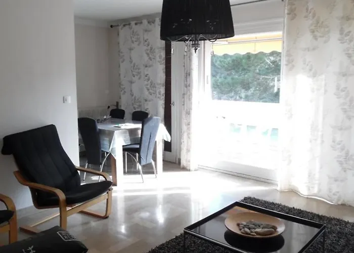 F2 Avec Terrasse, 3 Pers, Proche Cures Et Centre-ville, Amelie-les-bains - Fr-1-703-117 * Amélie-les-Bains-Palalda