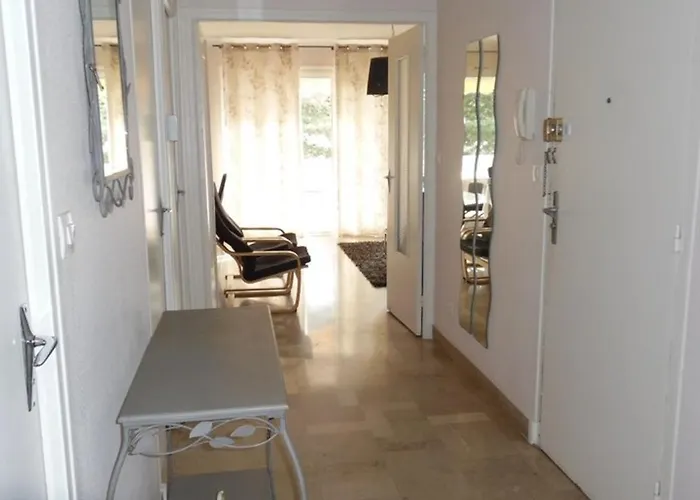 F2 Avec Terrasse, 3 Pers, Proche Cures Et Centre-ville, Amelie-les-bains - Fr-1-703-117