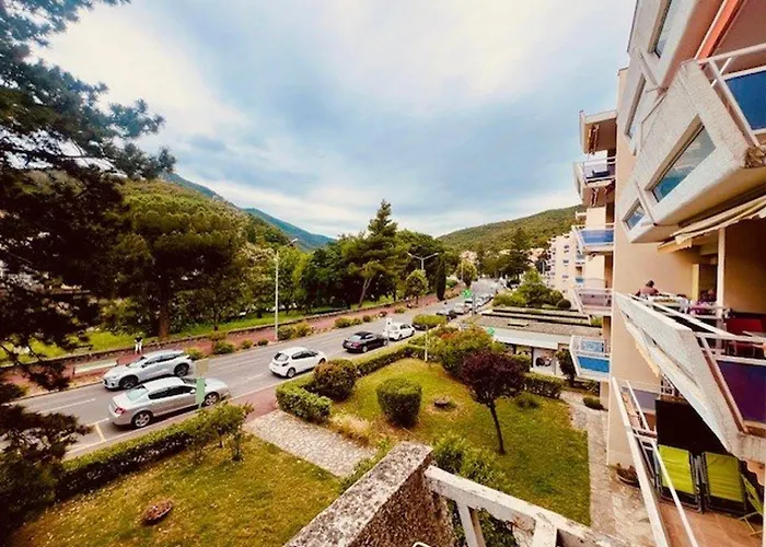 شقة F2 Avec Terrasse, 3 Pers, Proche Cures Et Centre-ville, Amelie-les-bains - Fr-1-703-117
